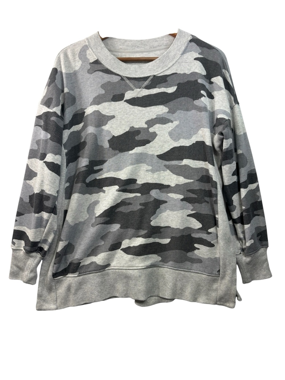 Aerie Camo Crewneck Pullover Sweatshirt Gray Sweater Side Slits Size Small